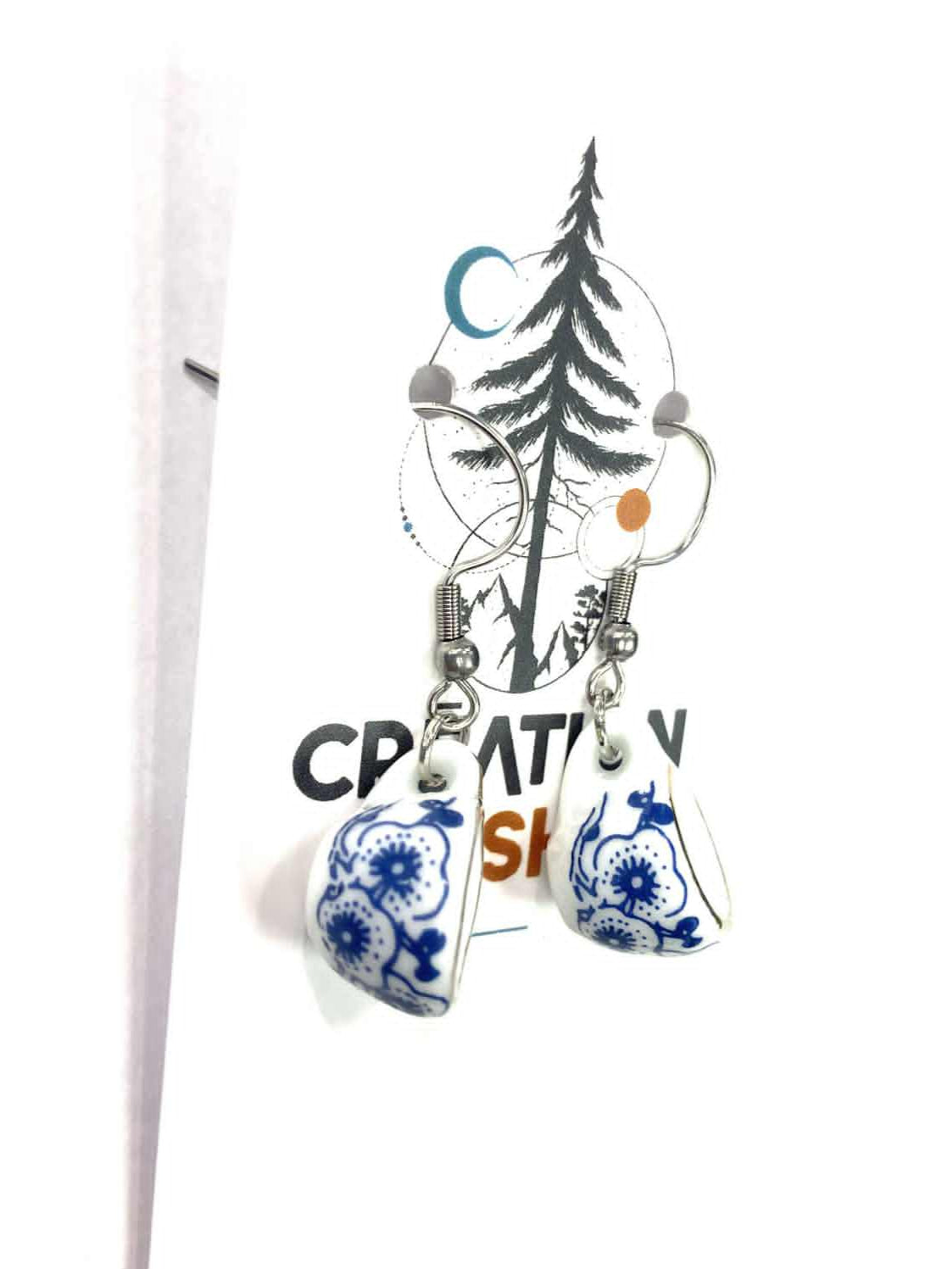 Boucles d'oreilles - Tasse Fleurs bleues -  Création Fish