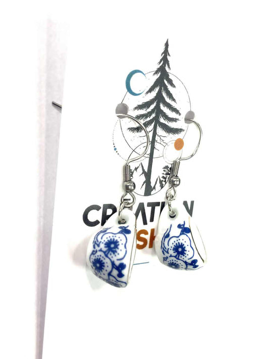 Boucles d'oreilles - Tasse Fleurs bleues -  Création Fish