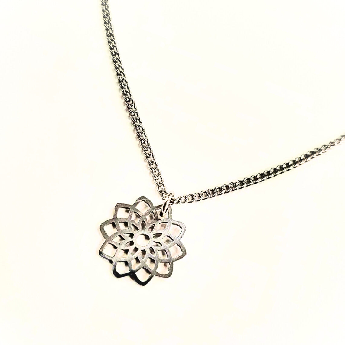 Collier Fleur Mosaïque - Rouge Inox