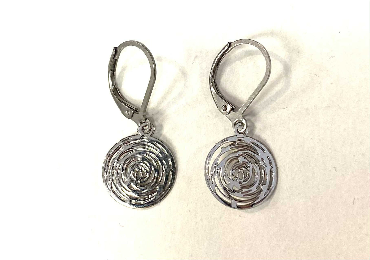 Boucles d'oreilles - Petite spirale - Rouge Inox