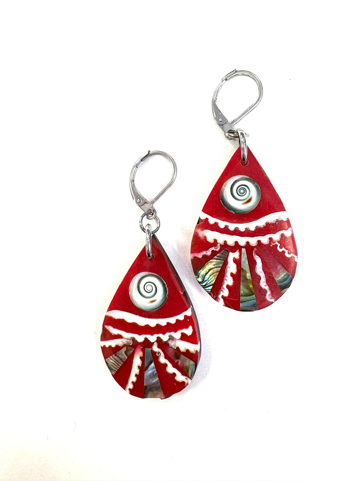 Shell-adorned teardrop earrings - Adventure Red