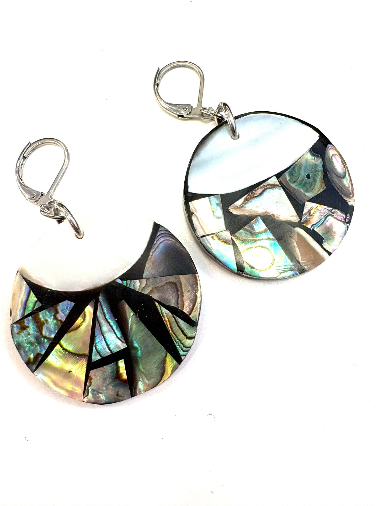 Fragmented Round of Mother-of-Pearl Shells - Adventure Red