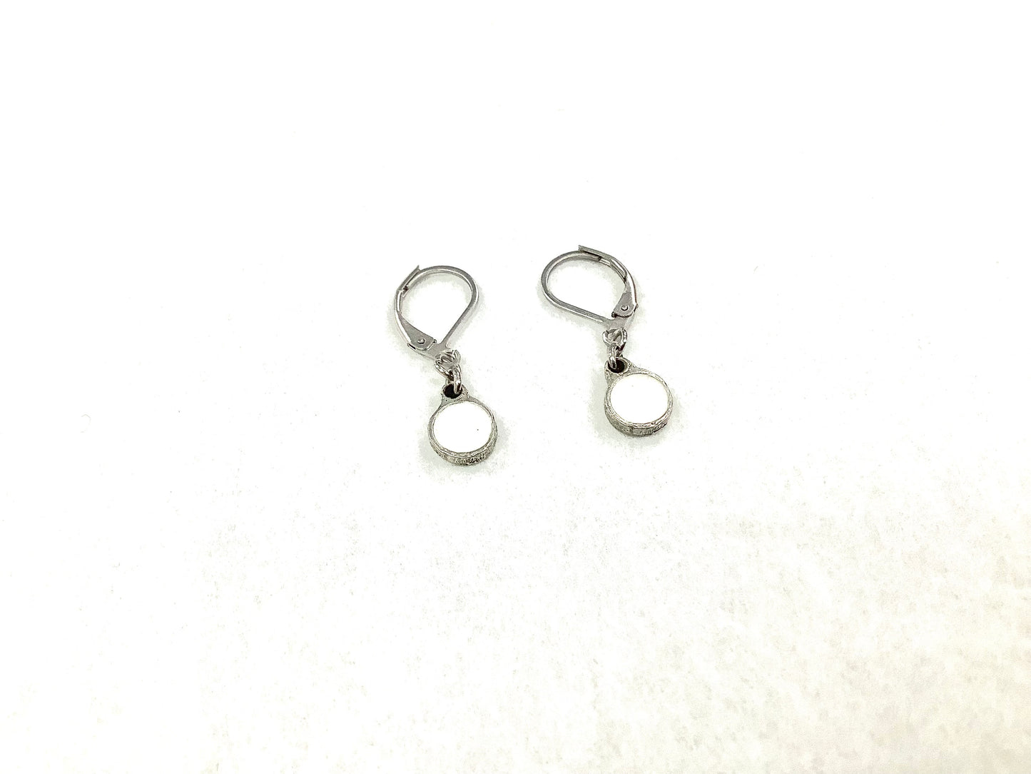 Suspendues à l'oreille Ronde 8mm Naturel - (Plusieur couleurs disponibles)