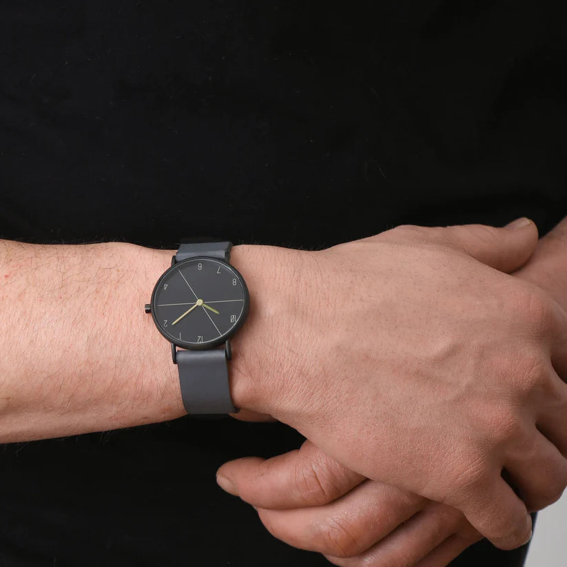 Montre bleu-gris - noir mat