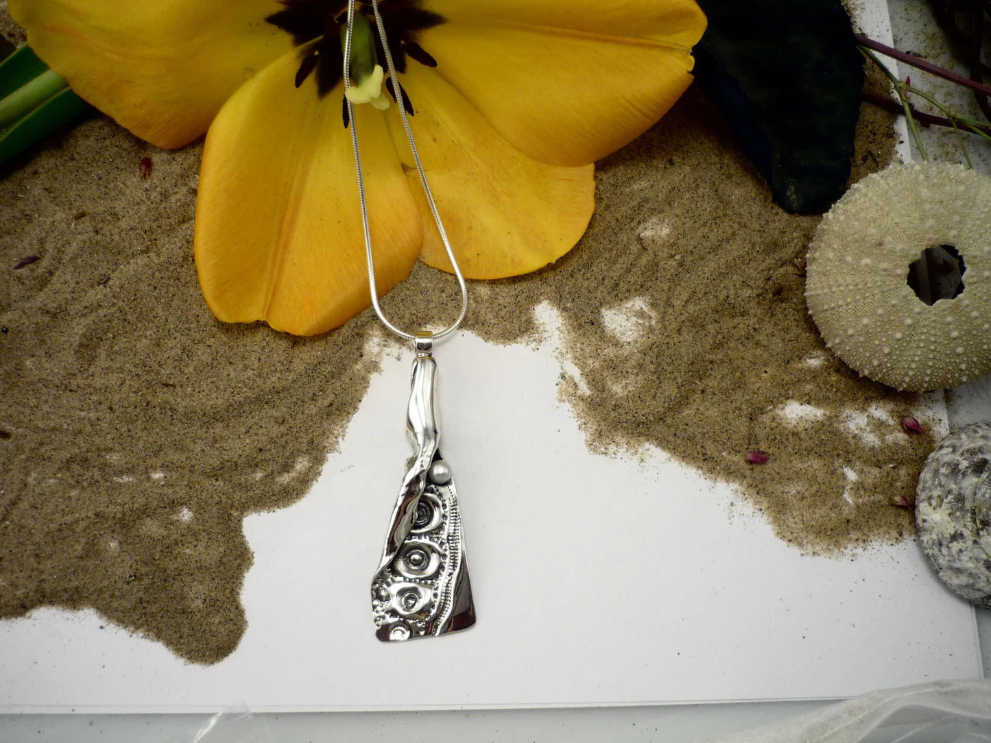 Nacre et oursin perlé