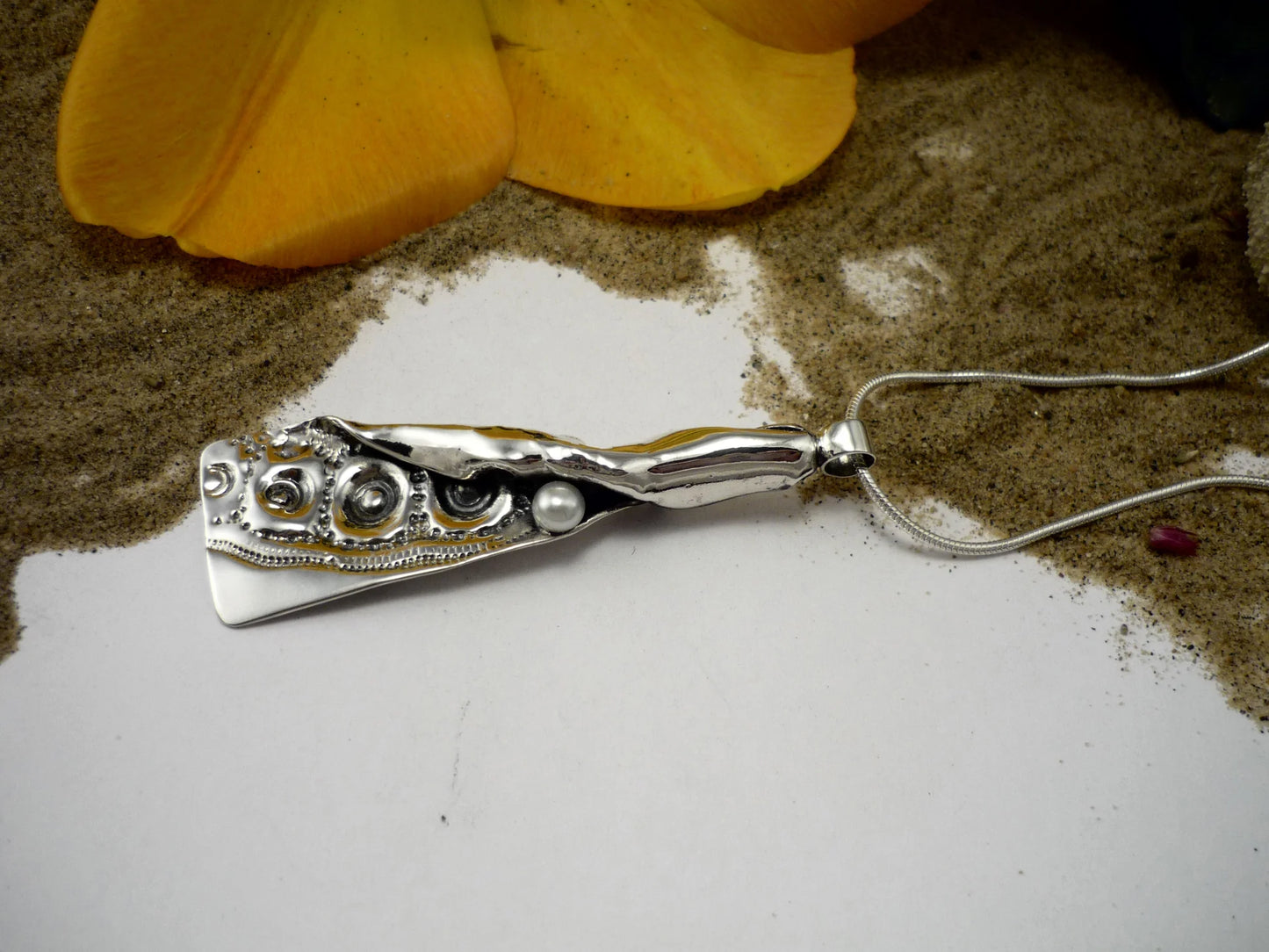 Nacre et oursin perlé