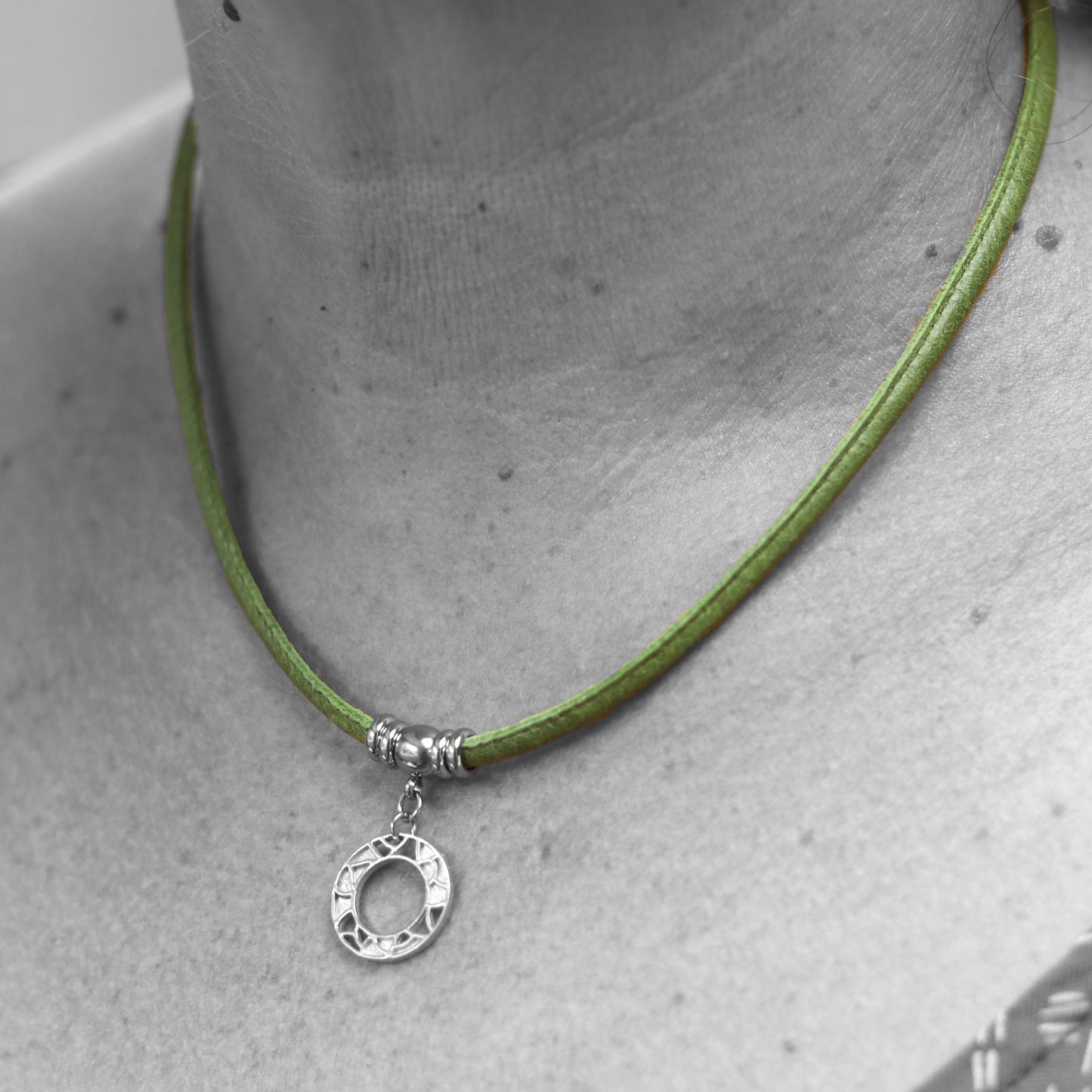 Collier Romy sur cuir - Créart 9800B-1-1