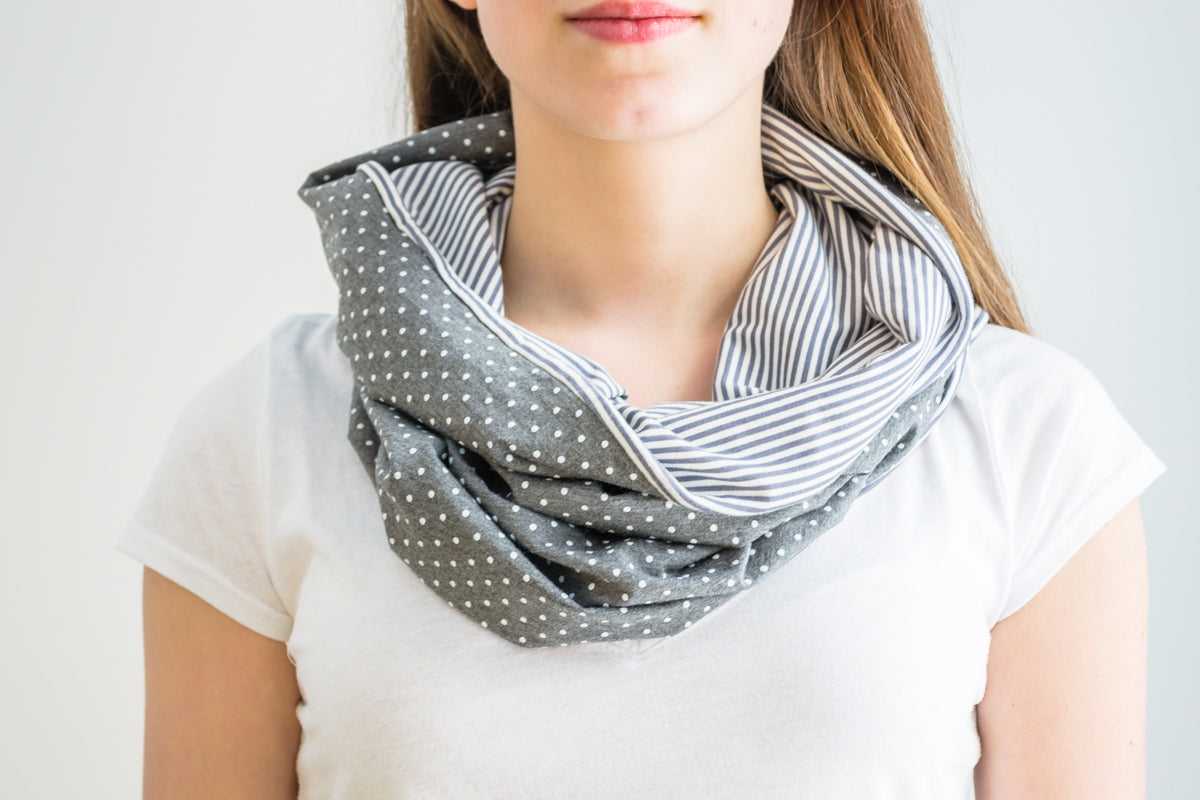 Foulard Baluchon gris foncé à pois