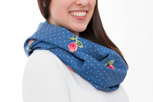 Foulard Baluchon jeans pois et fleurs brodées
