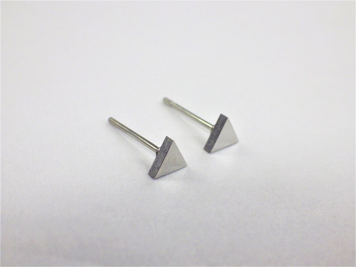 BO Triangle Stainless Steel Silver - Red Stainless Steel