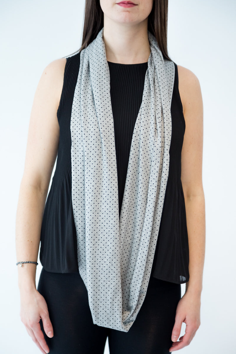 Foulard Baluchon gris pâle à pois