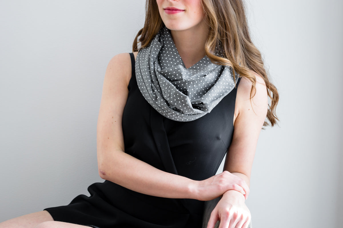 Foulard Baluchon gris foncé à pois