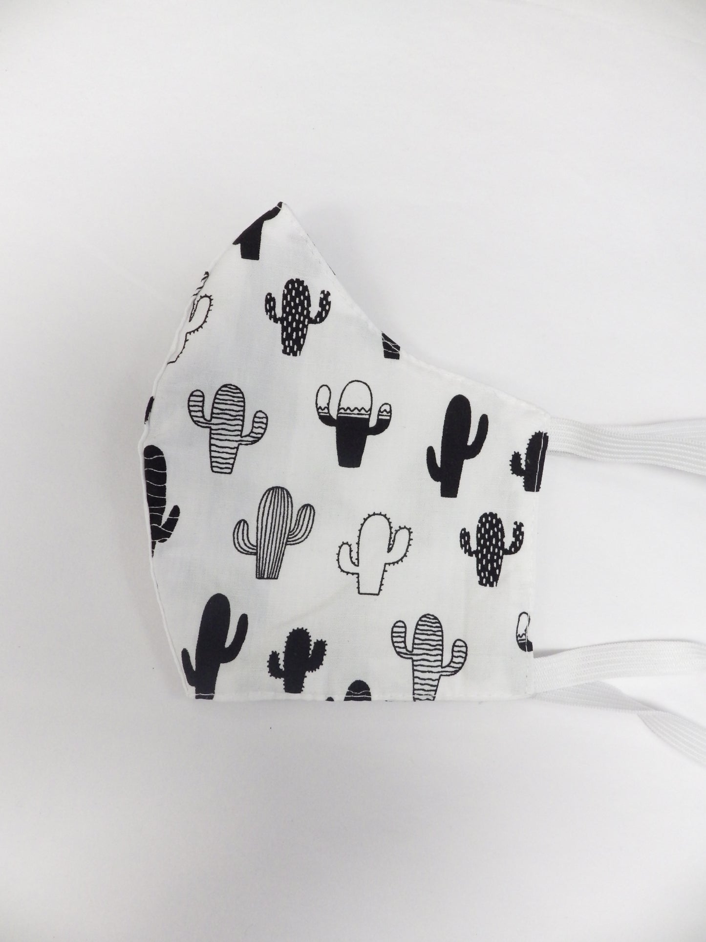 Blanc & cactus noirs