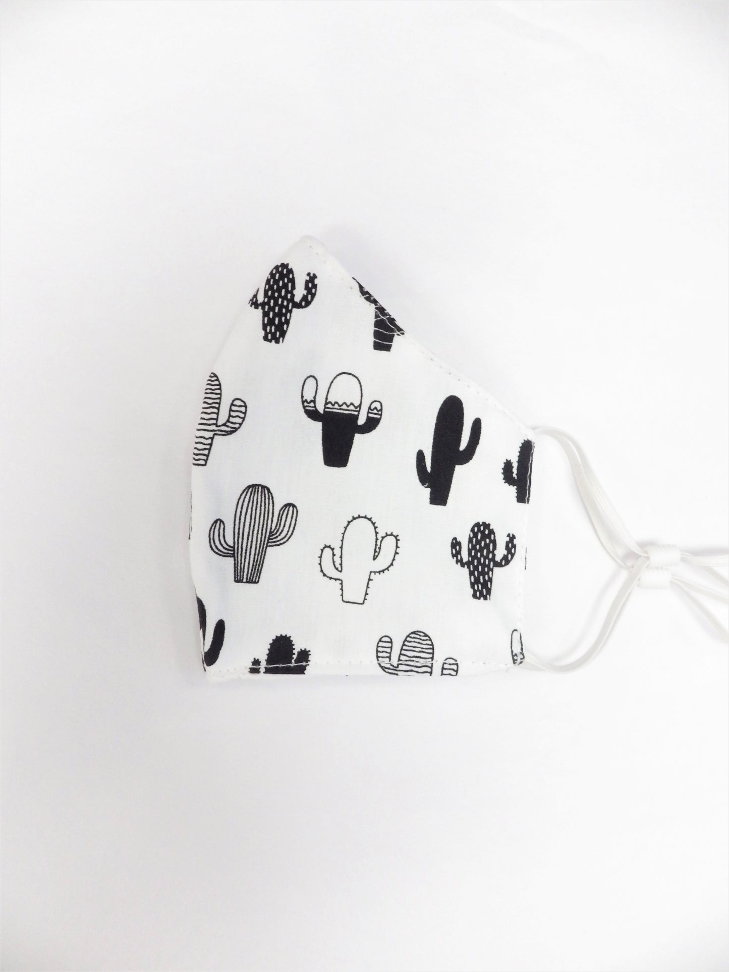 Blanc & cactus noirs