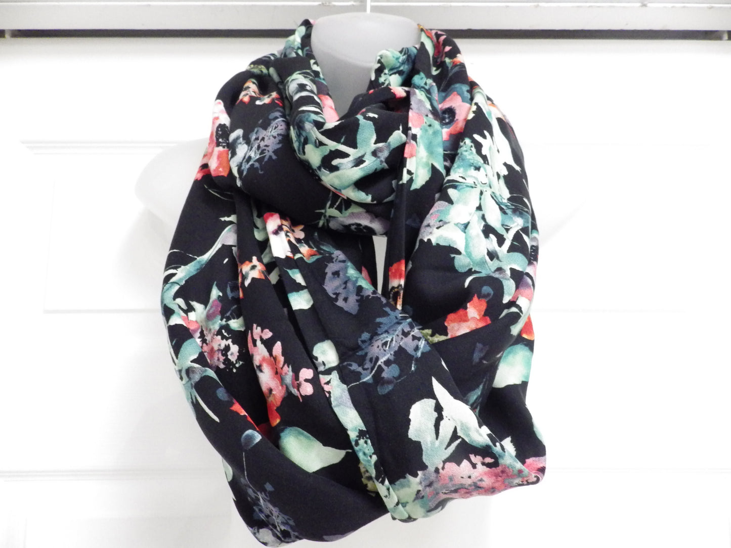 Foulard Baluchon noir fleuri