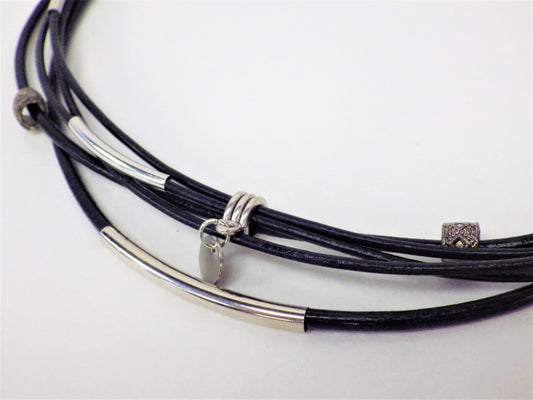 Collier/Bracelet noir, attache verte, tubes et médaillon argent  - MJ Bijoux