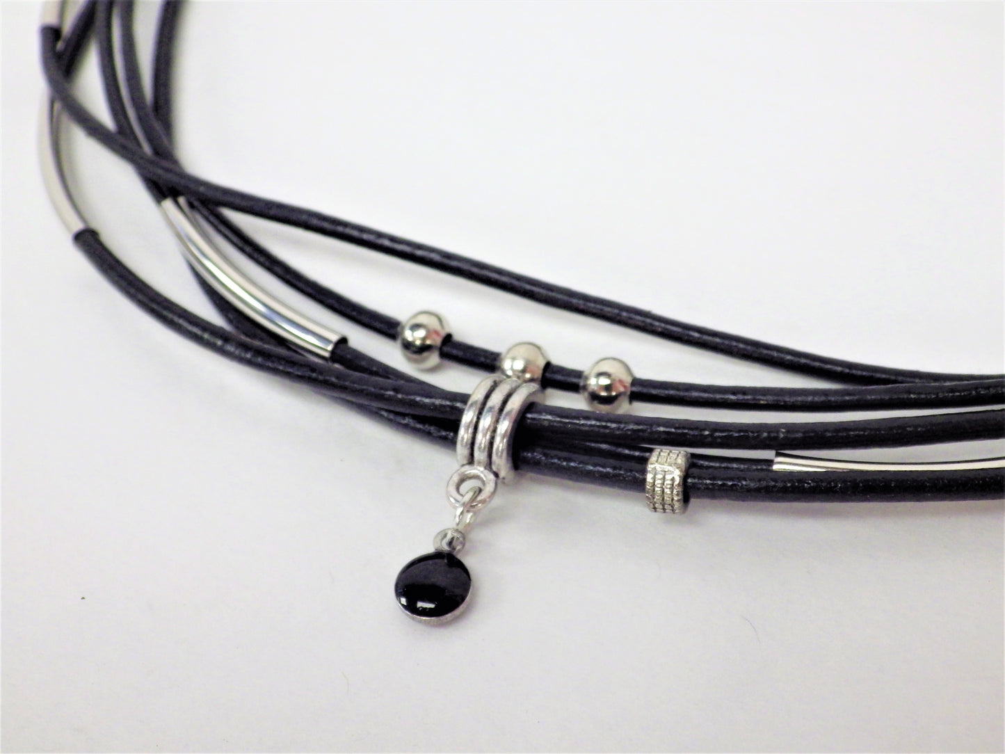 Collier/Bracelet noir, attache bleue, médaillon noir - MJ Bijoux