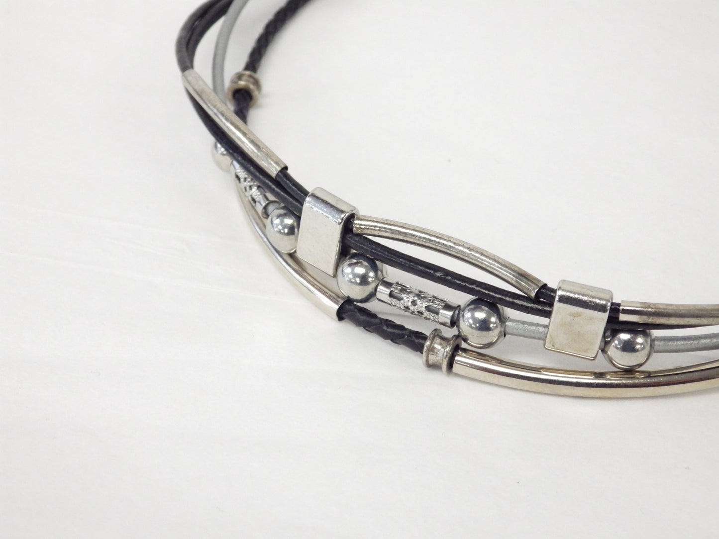 Collier/Bracelet avec file noir et argent et billes - MJ Bijoux