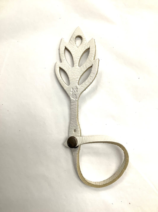 Leather leaf bracelet