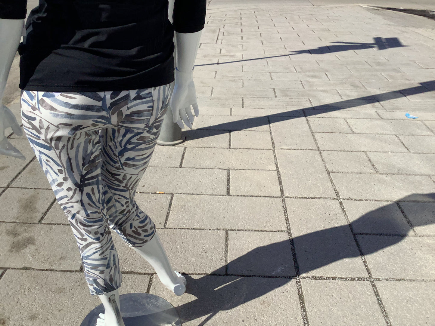 Capri Blake 7467 - blue floral print - Arianne