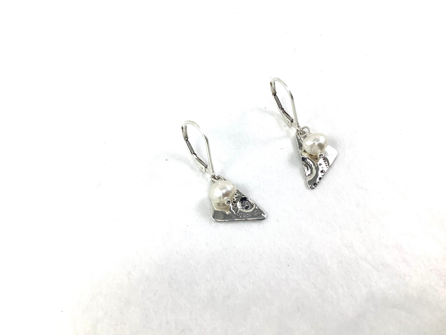 Earrings - Pearl triangle - Marie-Ève ​​Bordeleau