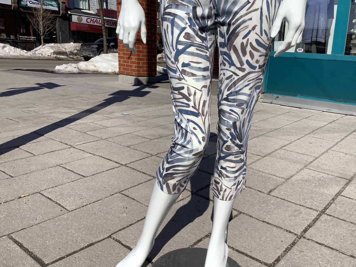 Capri Blake 7467 - blue floral print - Arianne