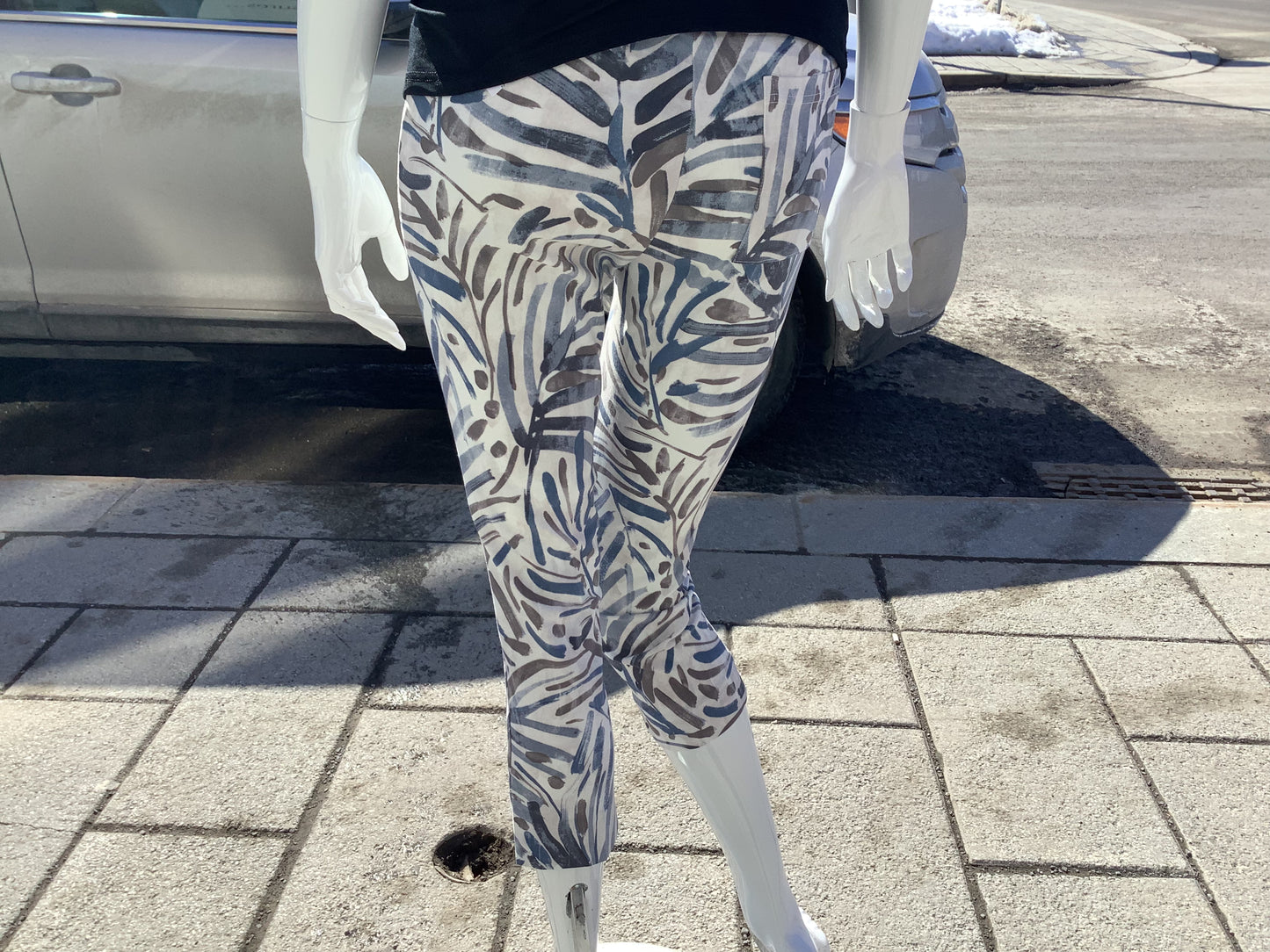 Capri Blake 7467 - blue floral print - Arianne