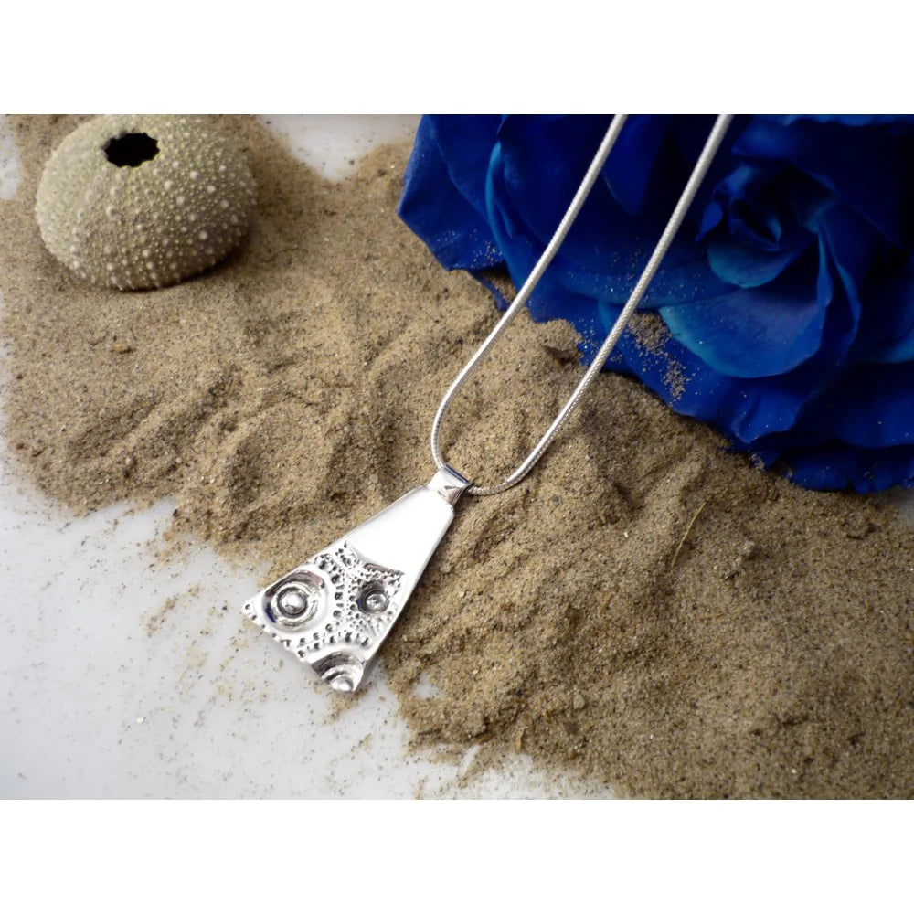 DELTA, pendentif triangulaire en argent sterling - Marie-Ève Bordeleau