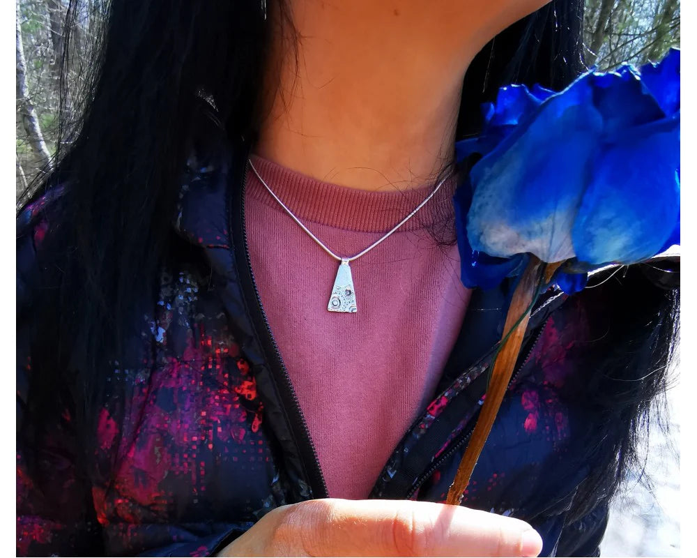 DELTA, pendentif triangulaire en argent sterling - Marie-Ève Bordeleau